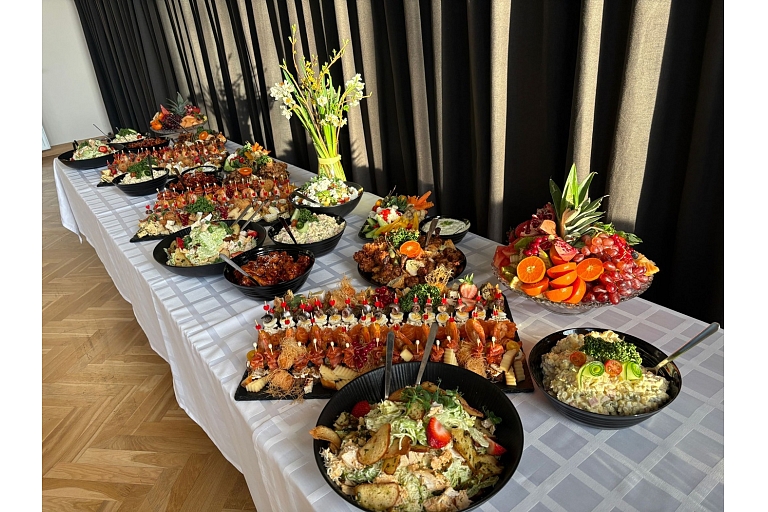 Banquet laying