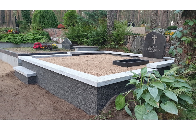 Grave curbs