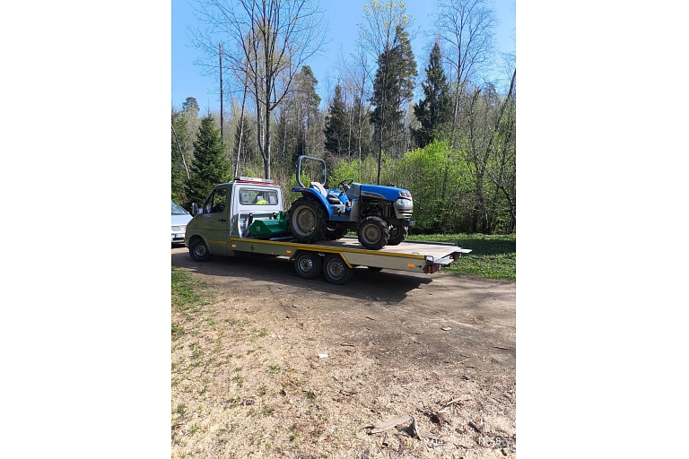 Traktora transportēšana