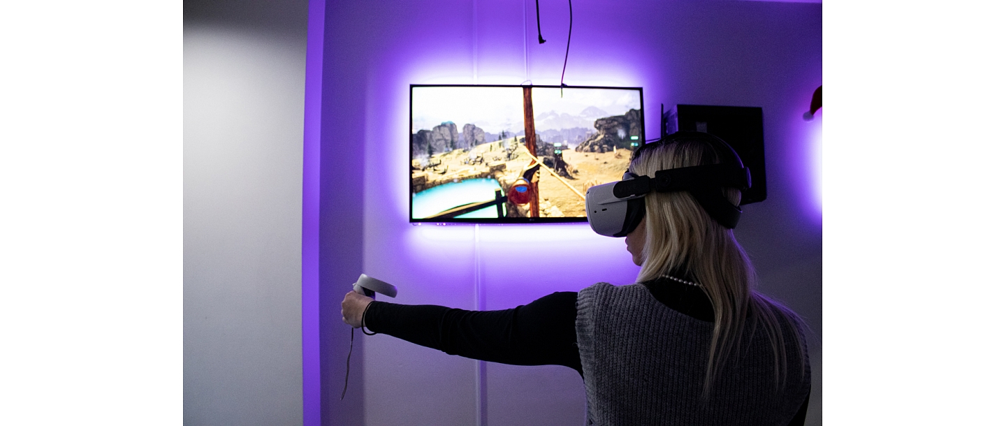 VR