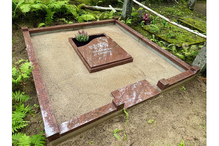 Grave curbs