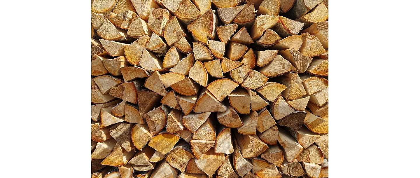 Дрова уложенные