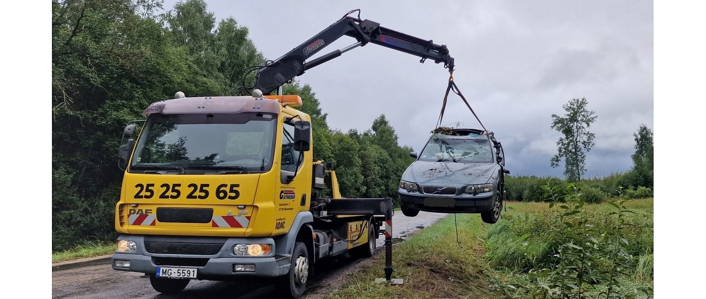 Evakuācija pēc autoavārijas.