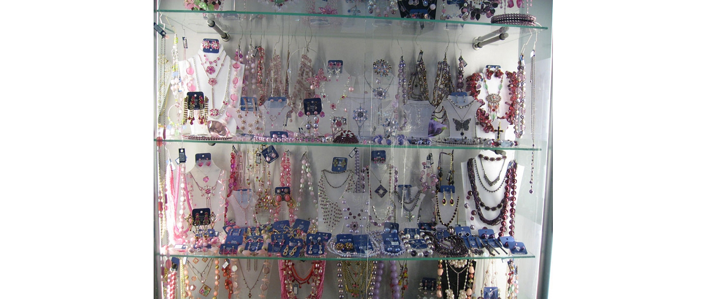 Articles made of semi-precious stones