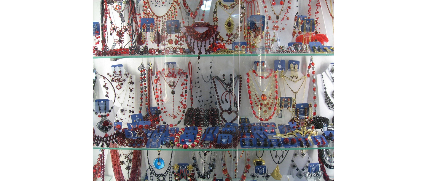 Costume jewelery stones