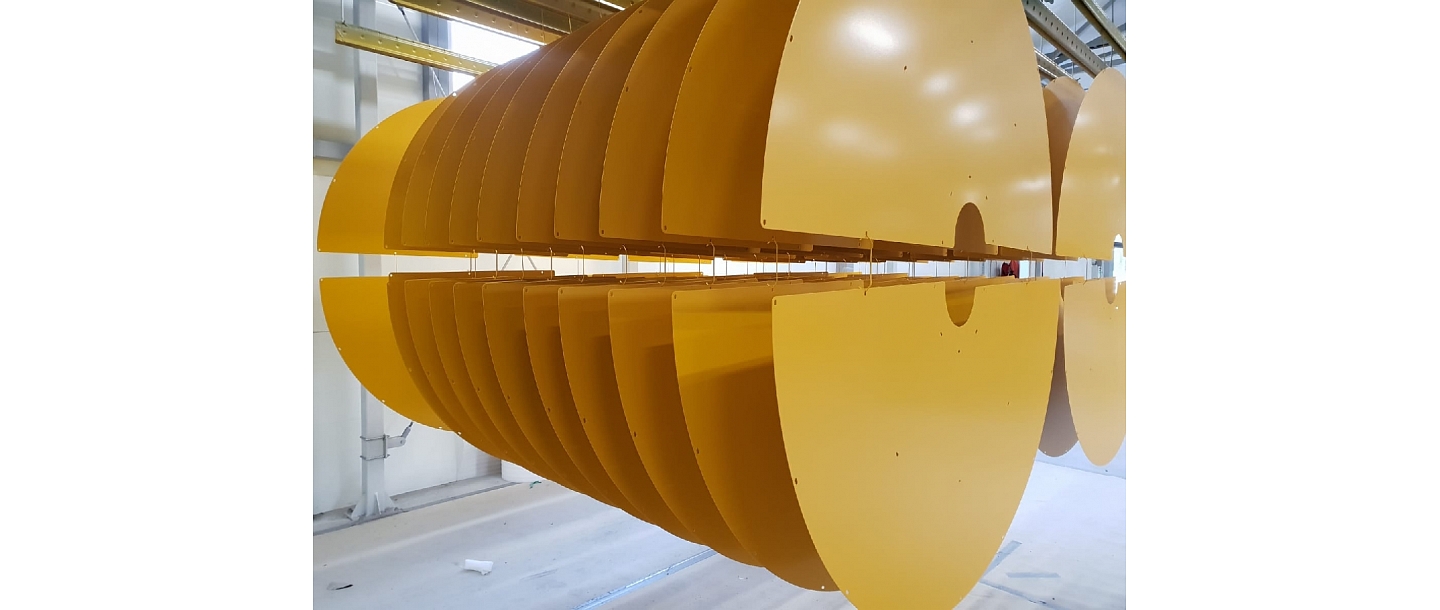 Powder coating of metal parts