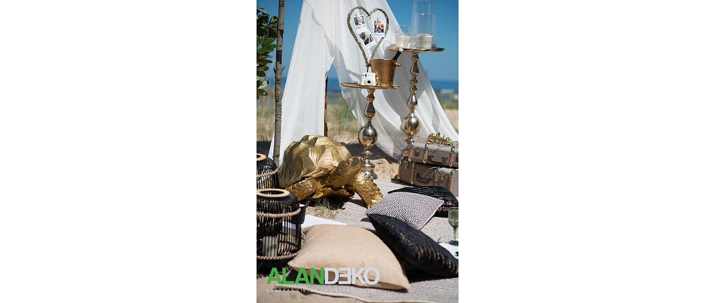 ALANDEKO lanterns, decorative figures, stands, candlesticks, suitcases