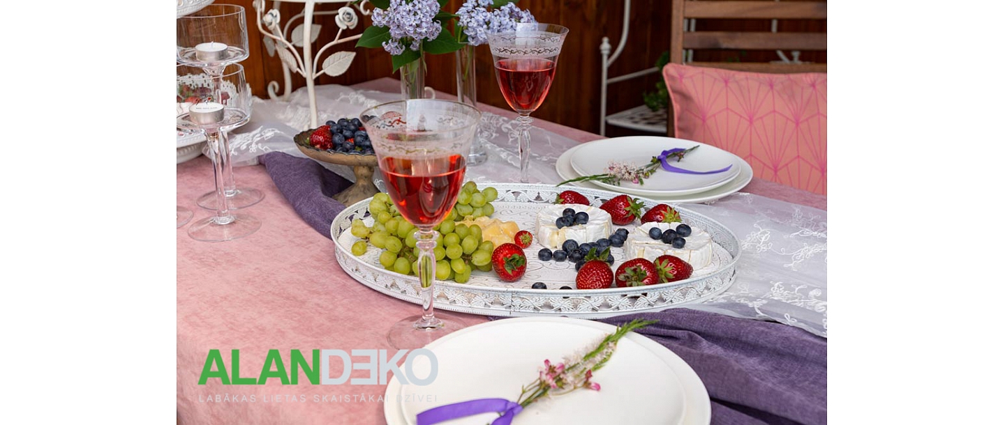 ALANDEKO holiday table design, food serving, drinkware, tablecloths