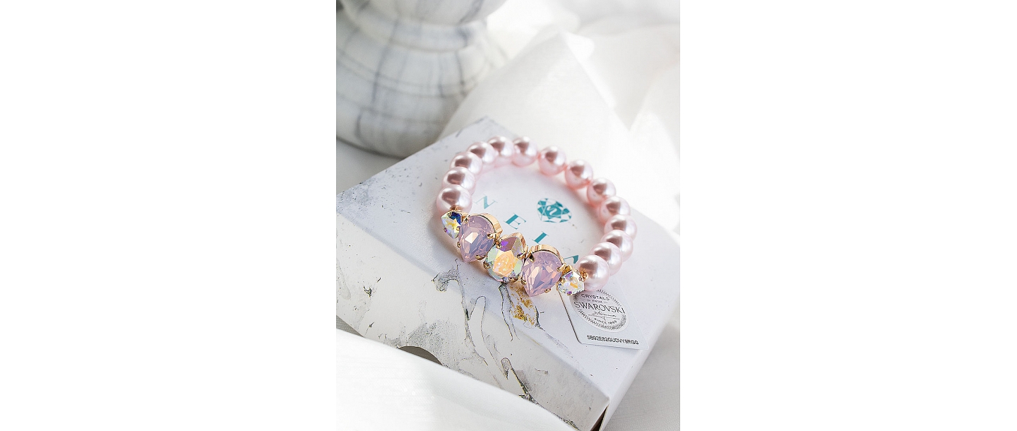 Crystal bracelet with pearls