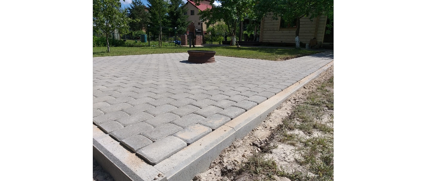 Работы по укладке брусчатки