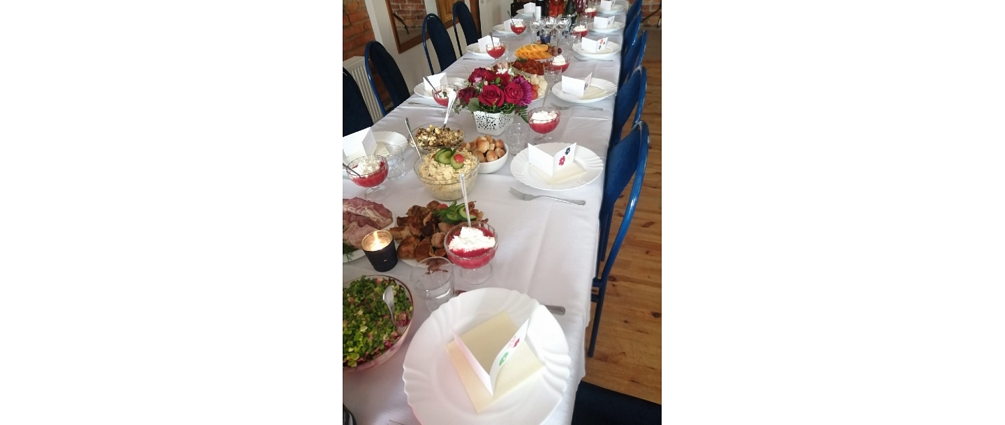 Table laying