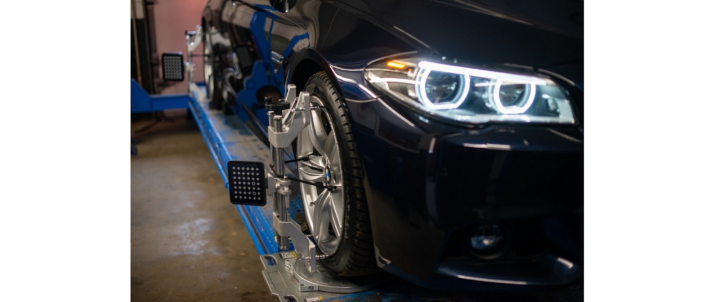 Car service, wheel alignment