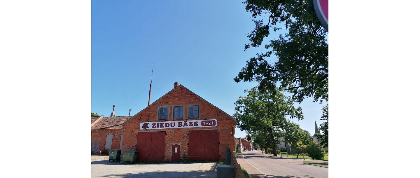 Золотая цветочная база в Кулдиге