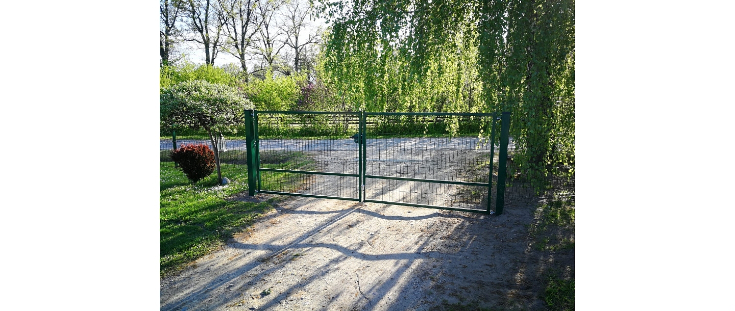 3D panel double gate