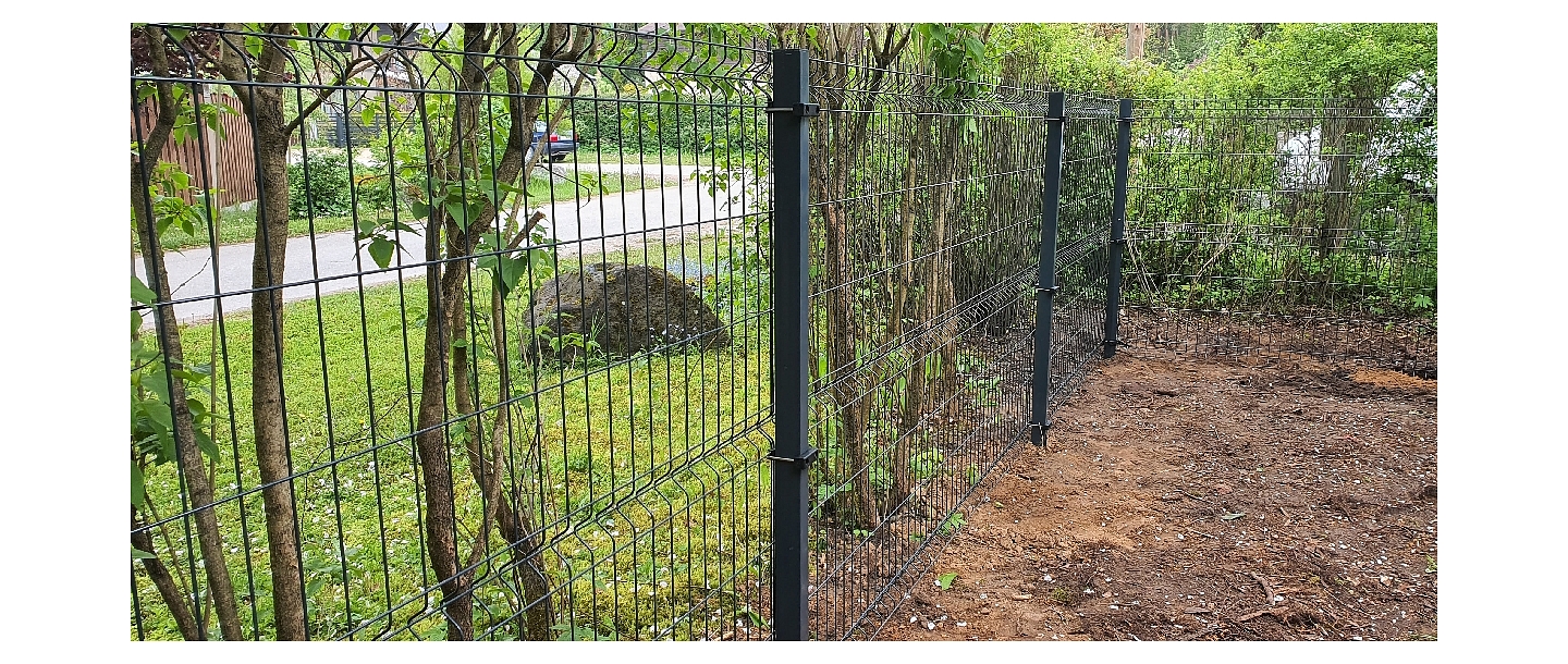 3D fence panel with posts