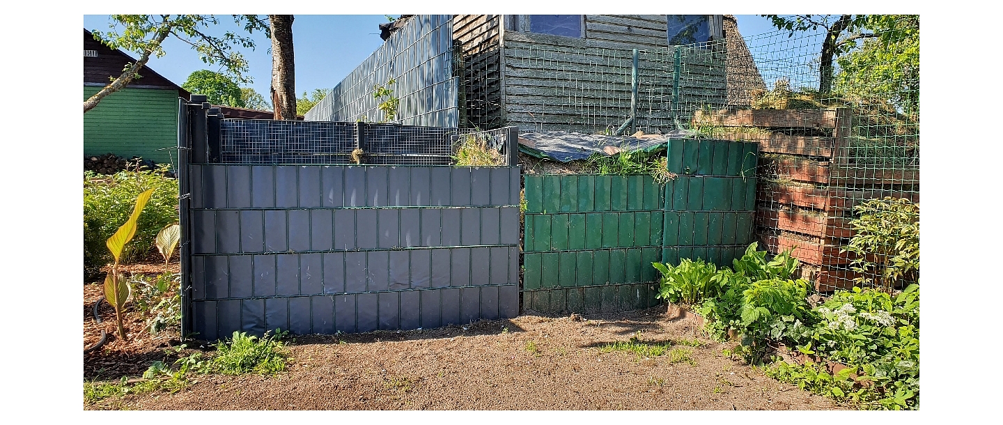 Slats with 2D fence panel