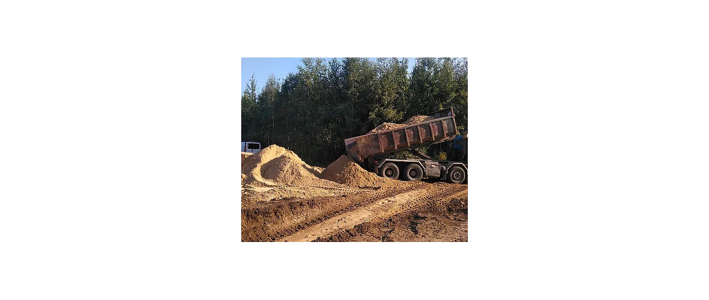 Tractors, excavators, autocranes, universal dumpers for bulk and container cargo