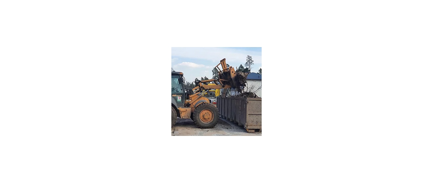 Tractors, excavators, autocranes, universal dumpers for bulk and container cargo