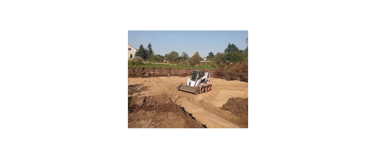 Tractors, excavators, autocranes, universal dumpers for bulk and container cargo