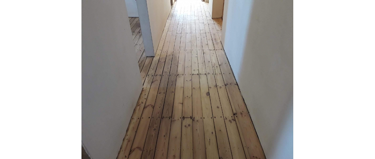 Professional floor restoration, parquet and plank floor laying