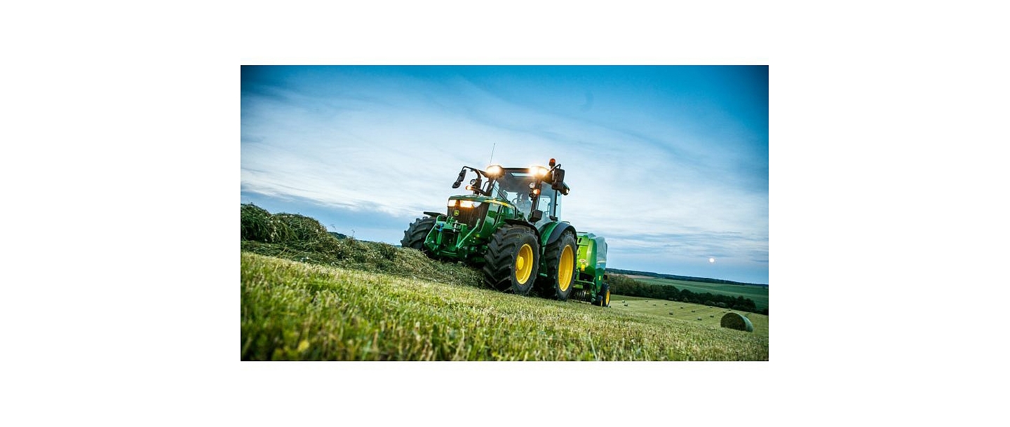 John Deere traktori