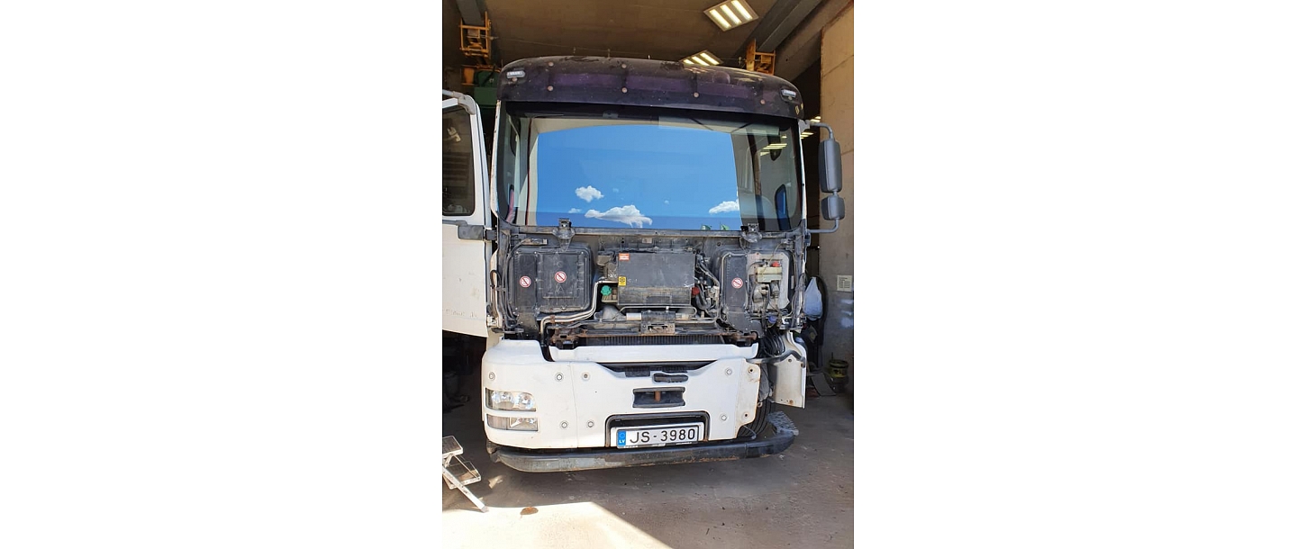 Stikli kravas auto