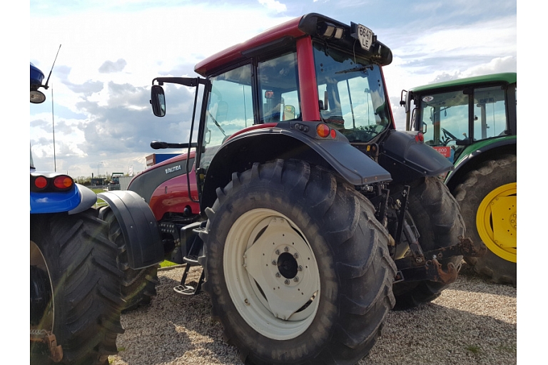 Valtra Agricultural machinery repair service in Saldus, In Brocēni