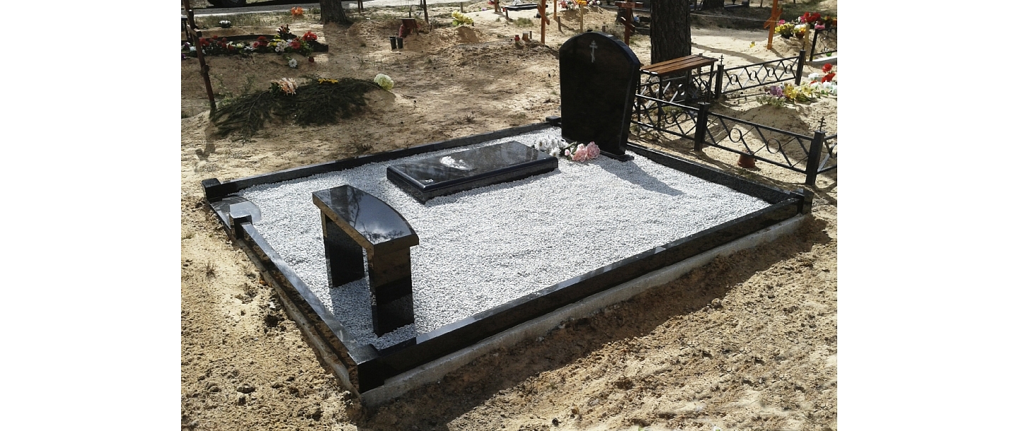 Надгробные памятники, бордюры, оградки