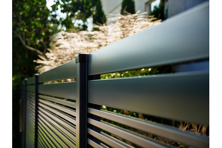 металлические заборы