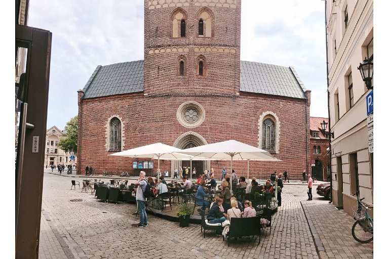 B Bārs Restorāns