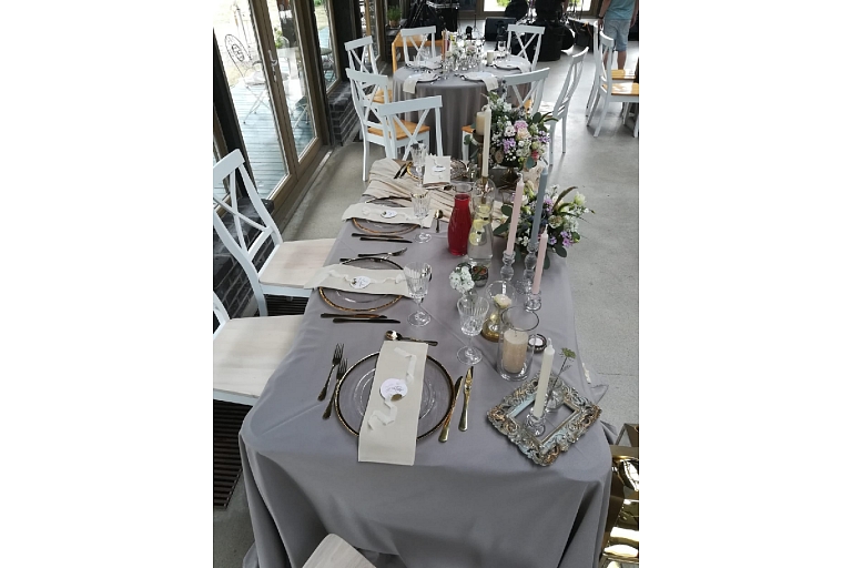 Banquets, table laying