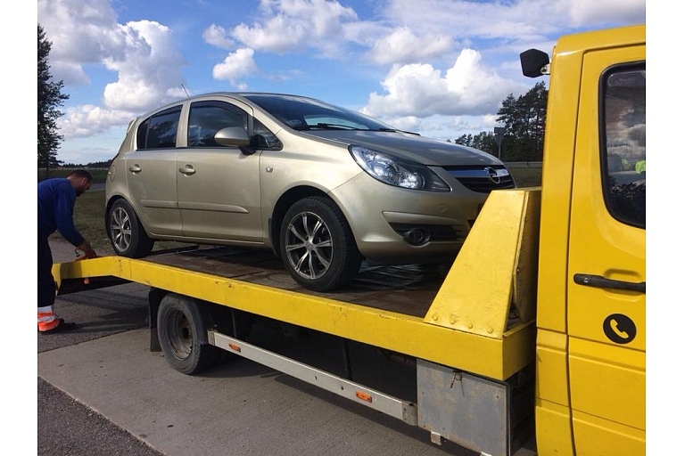 Car evacuation service. Cesis