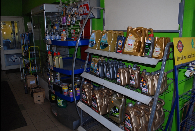 Car service, motor oils