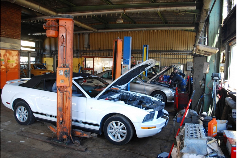 Car service station