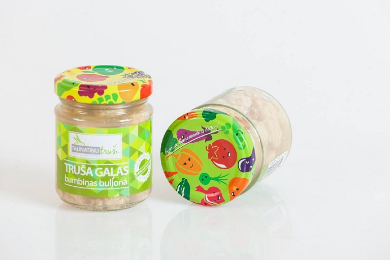 Фрикадельки из кролика в бульоне