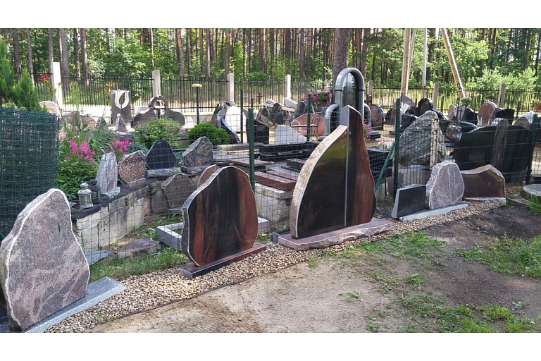 Monuments and engraving