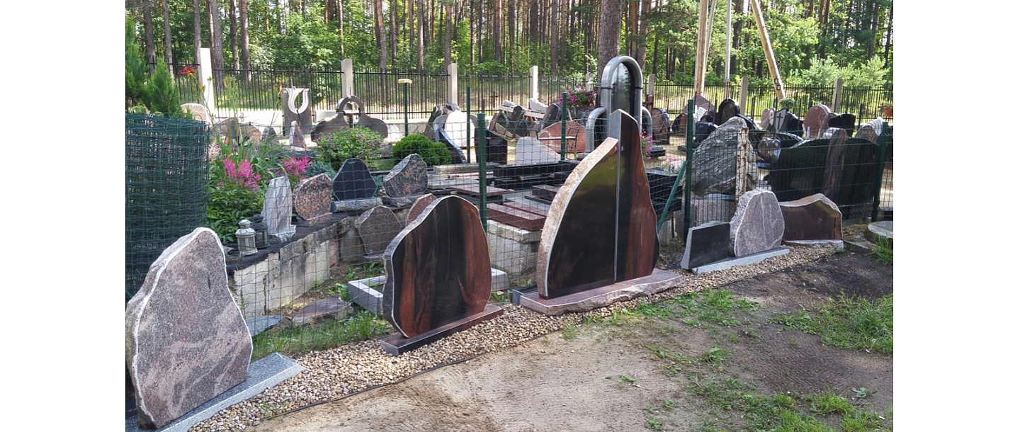 Pieminekļi un gravēšana