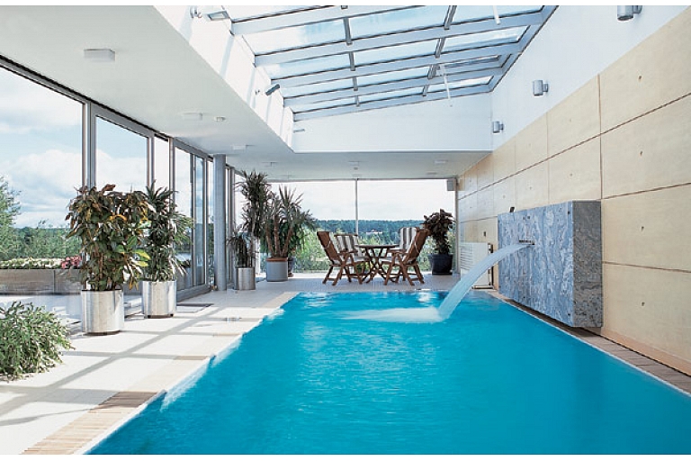 Pool cascade