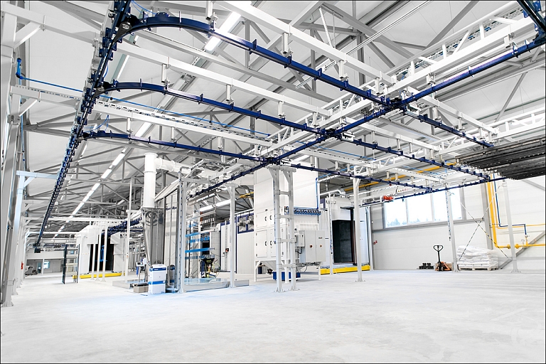 Powder coating of large format parts