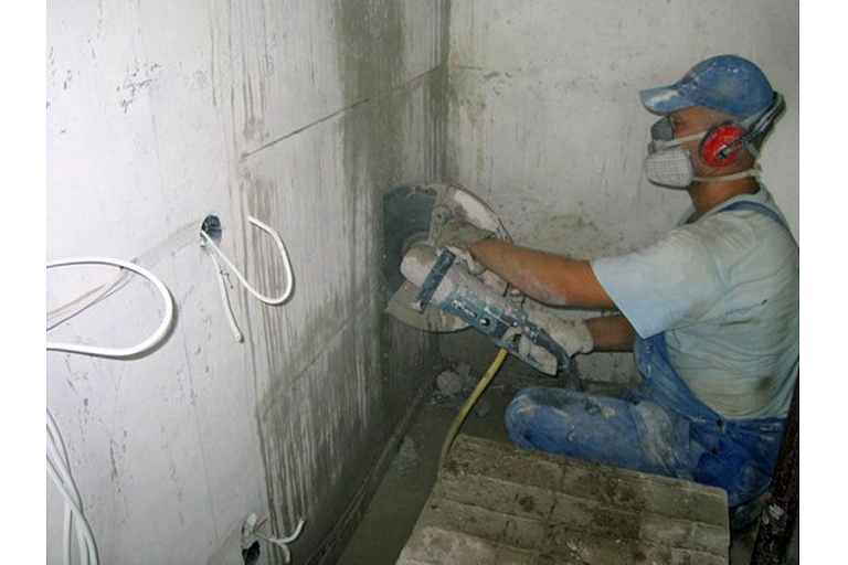 Sawing the square in the apartment, LTD SEVES