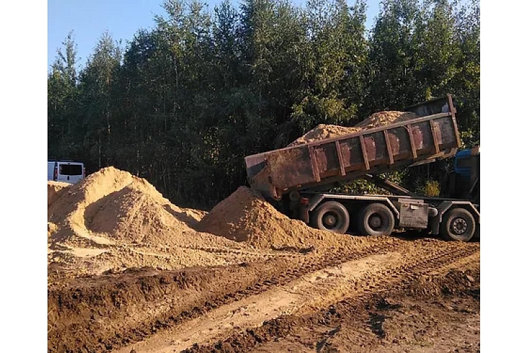 Tractors, excavators, autocranes, universal dumpers for bulk and container cargo