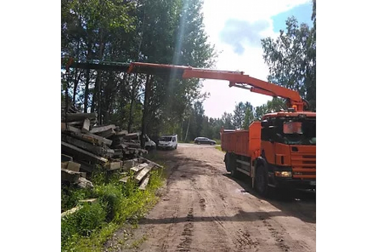 Tractors, excavators, autocranes, universal dumpers for bulk and container cargo
