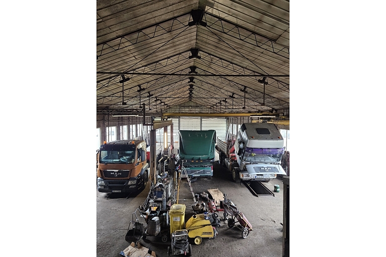Truck and bus service