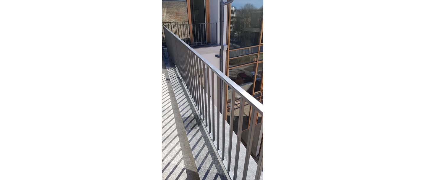 Balcony railings