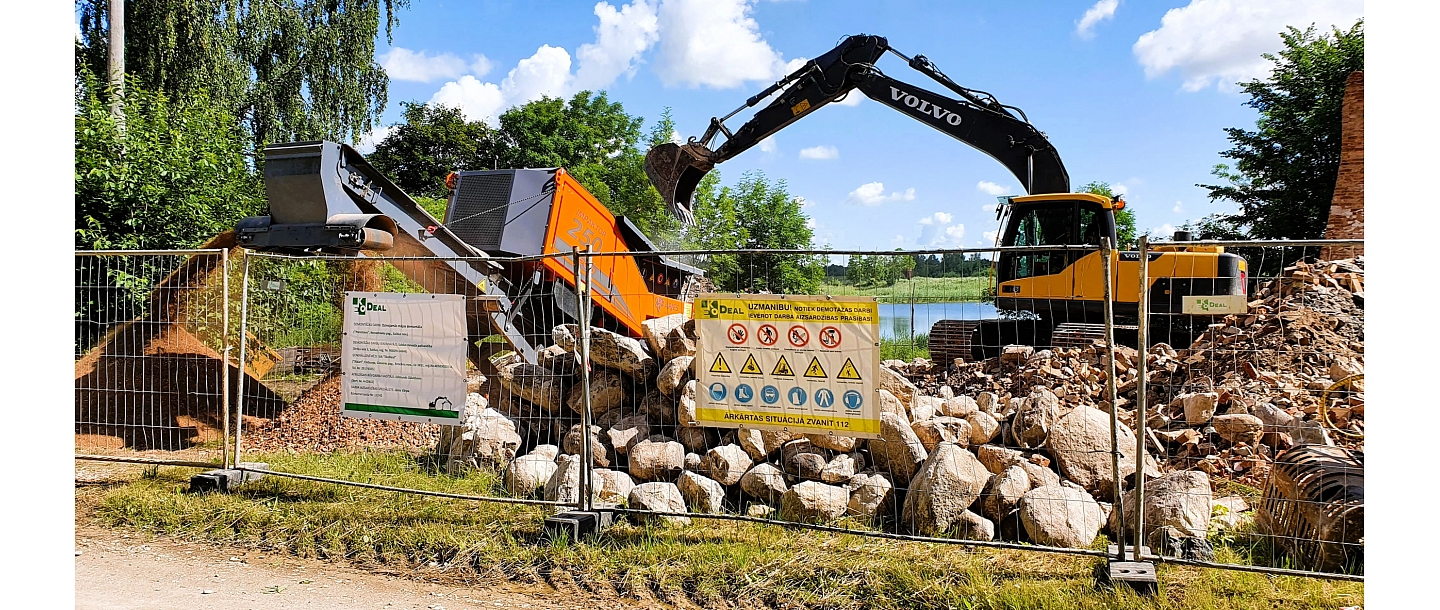 Компания EkoDeal осуществляет точный частичный и полный снос зданий, адаптация к специфике объекта.