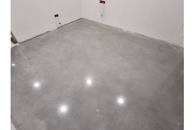 Polished concrete floor with a high gloss level
