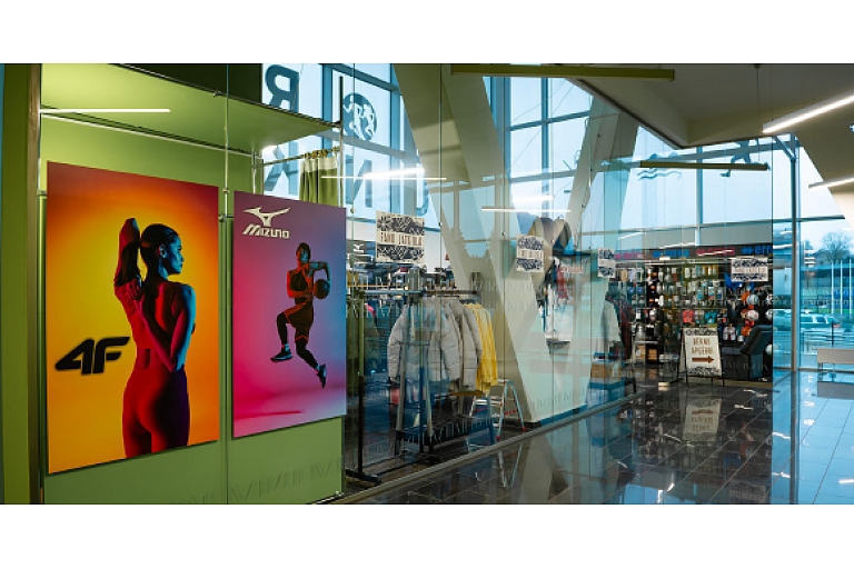 Mizuno sportswear and shoes