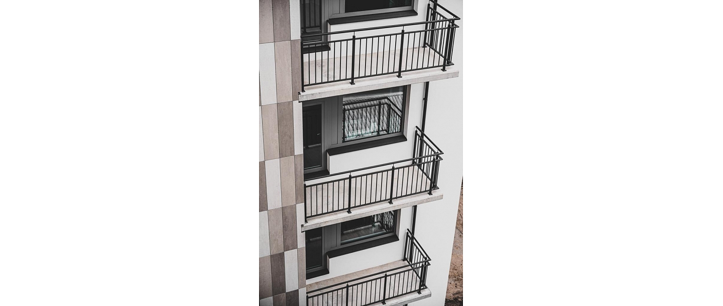 Balcony railings