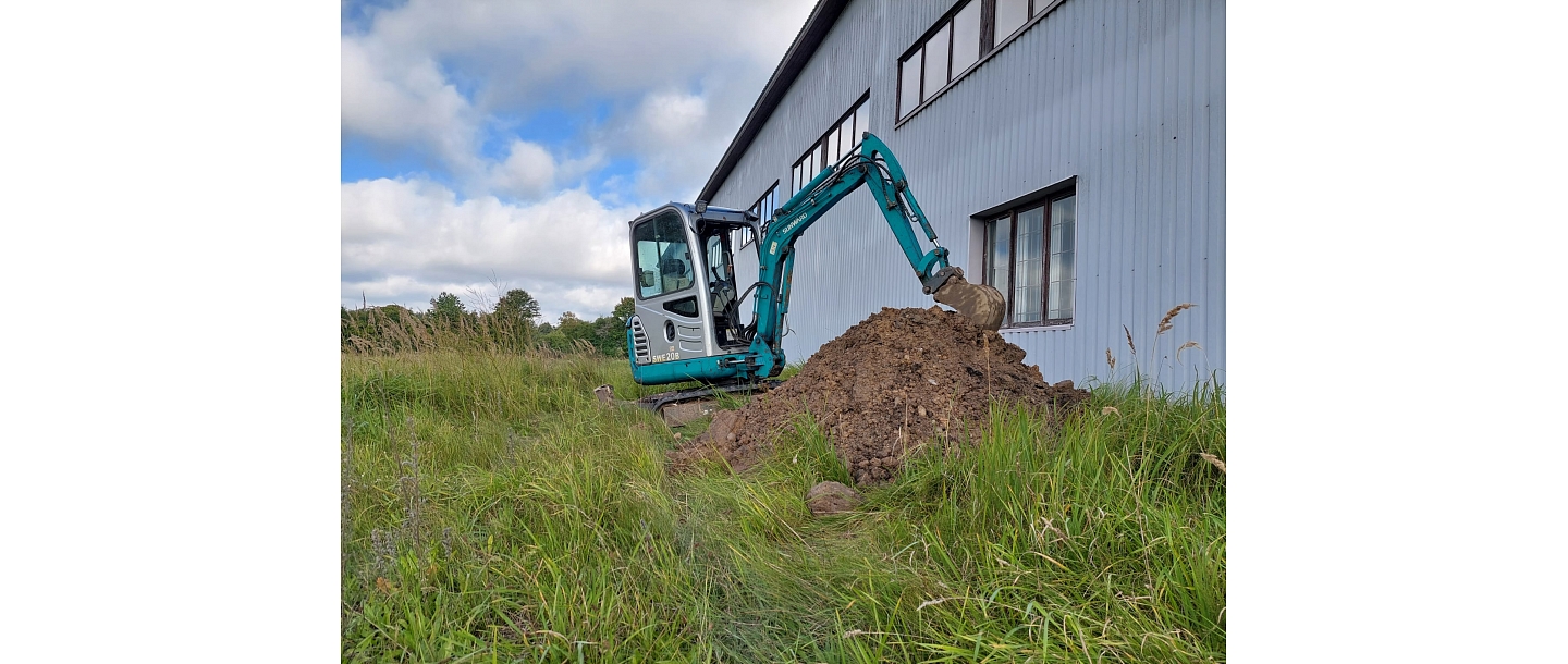 Экскавационные работы на строительной площадке