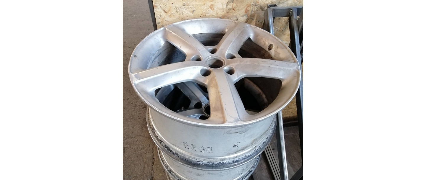 Part renovation with sand blasting